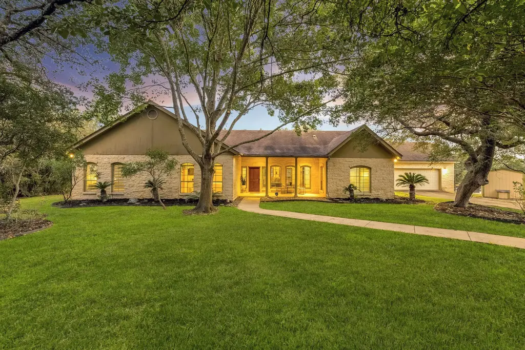 810 Bluff Ridge Court, New Braunfels