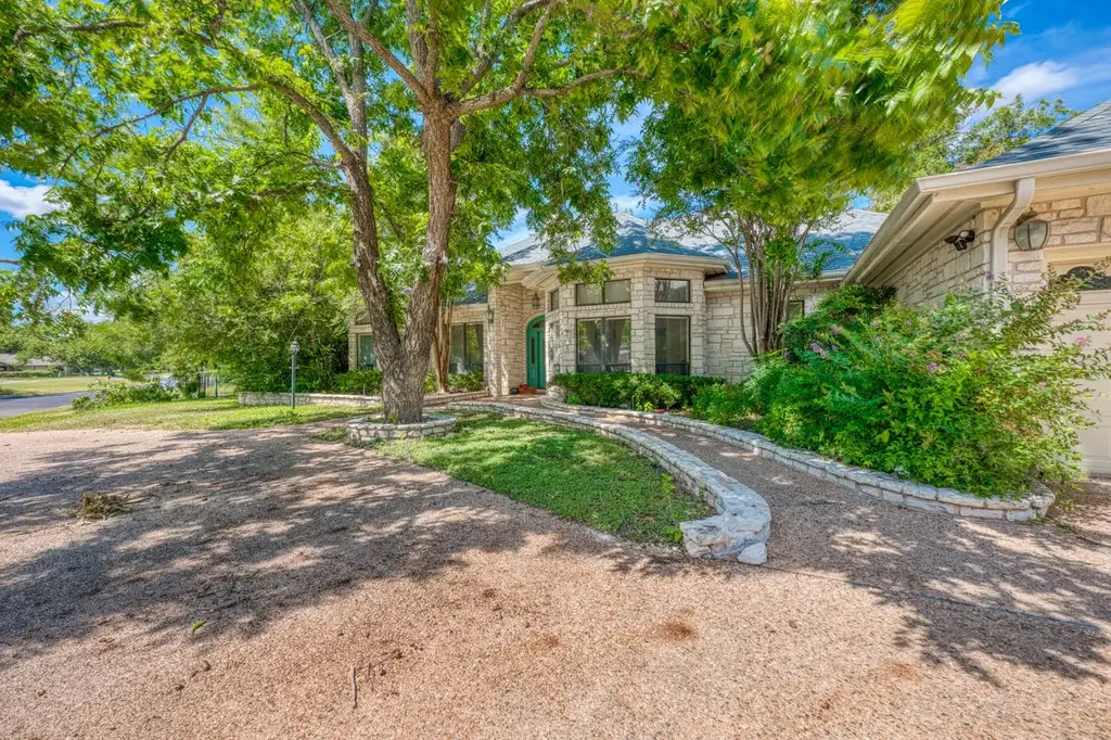 331 Olympia Fields Street, Meadowlakes