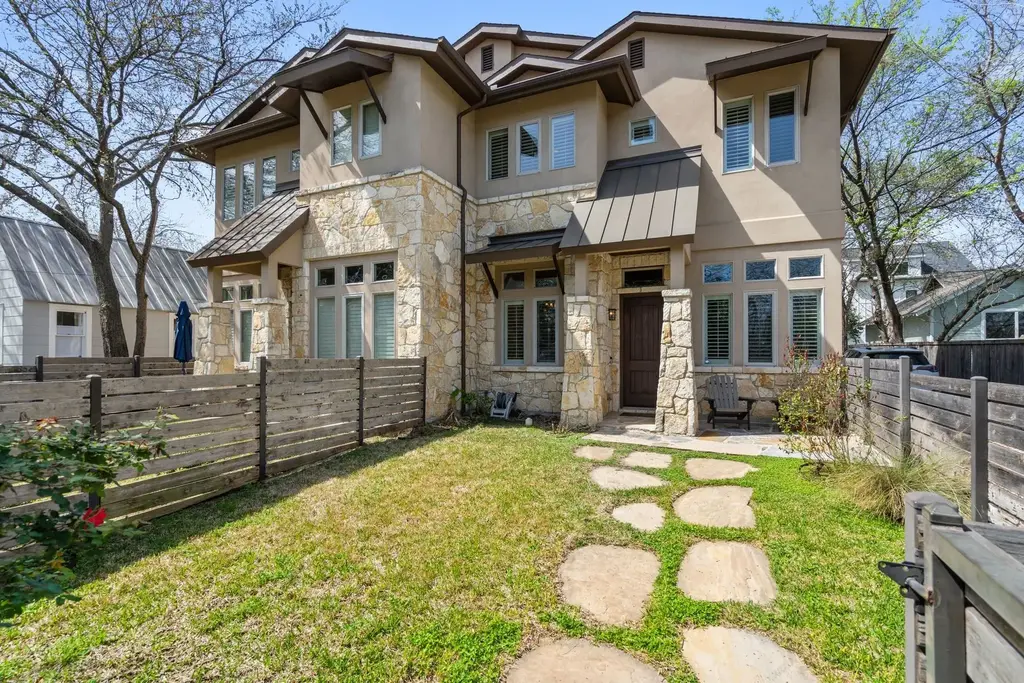 2002 Kinney Avenue B, Austin
