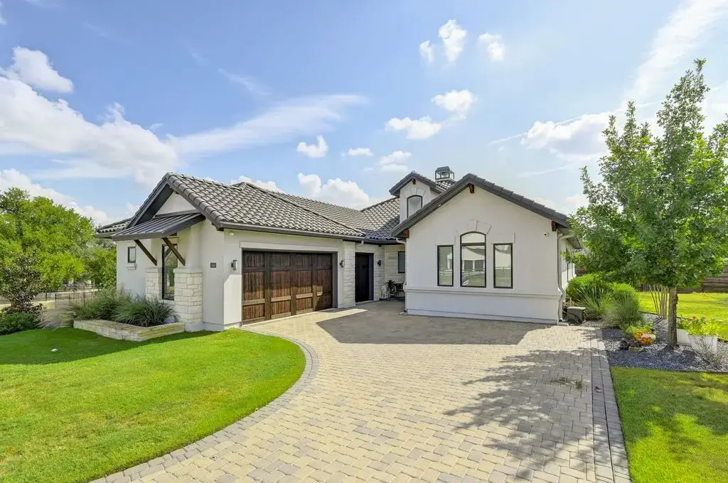1949 Art Adams Way, Spicewood