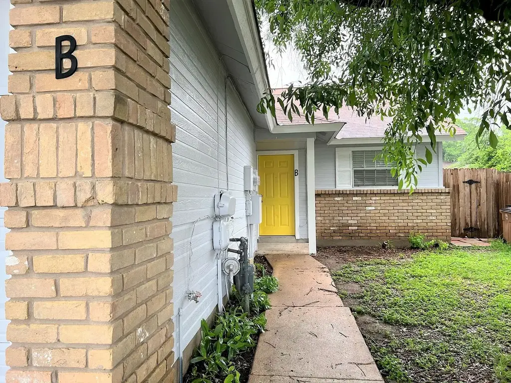 12214 Thompkins Drive B, Austin