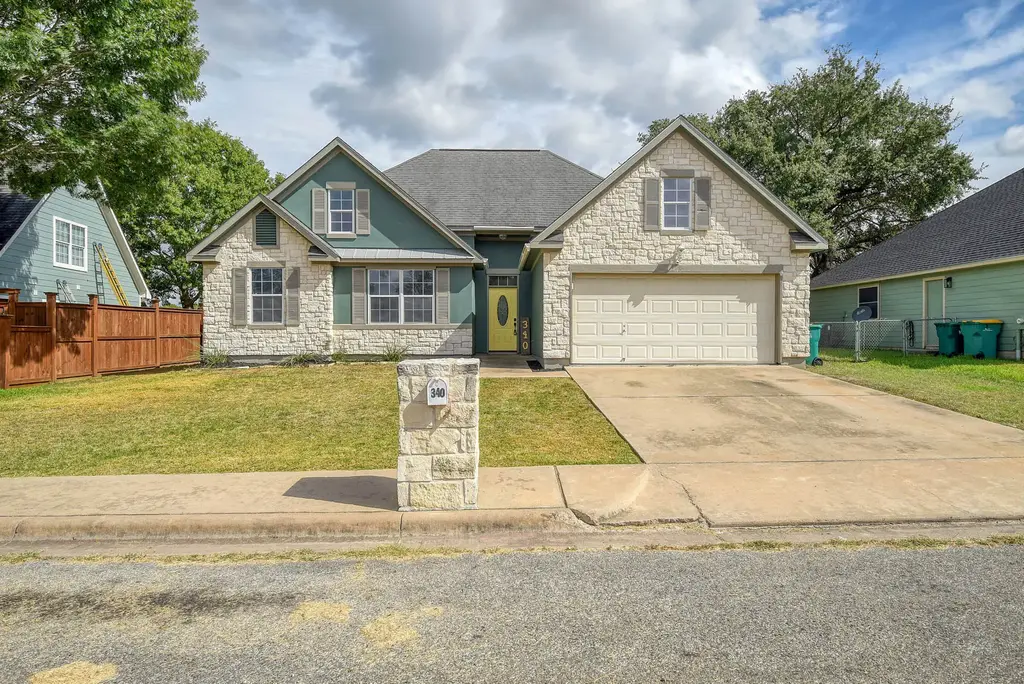 340 Rose Mayer Loop, La Grange