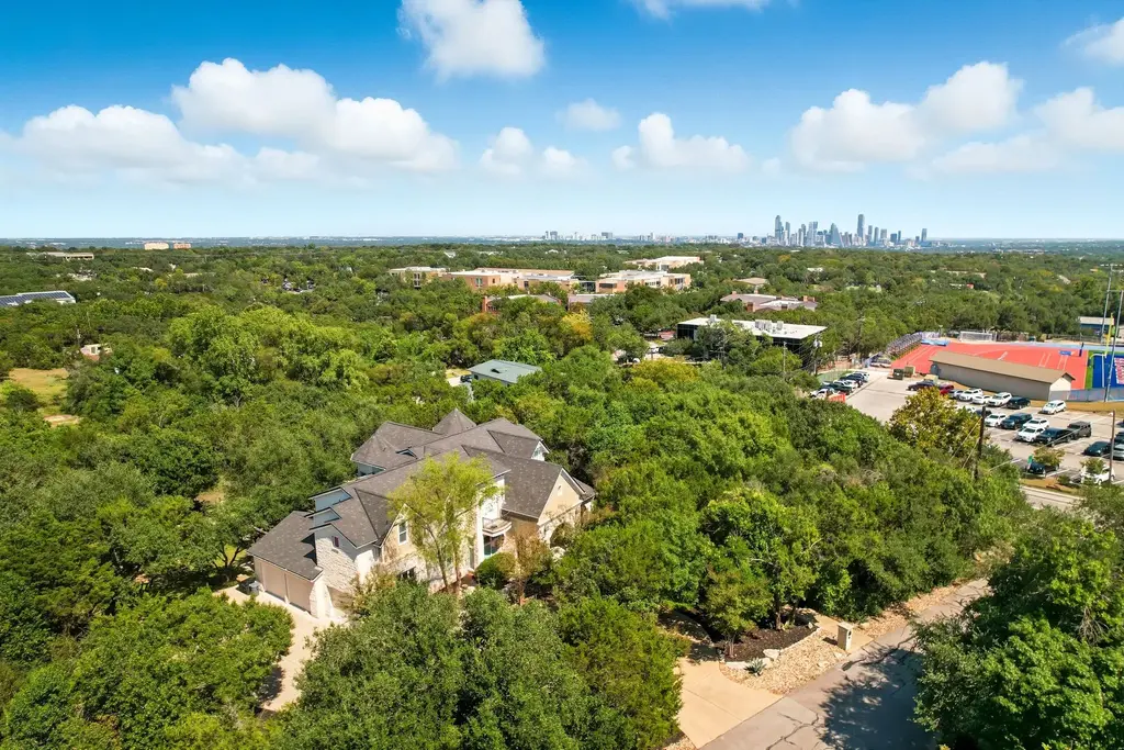 500 Konstanty Circle, West Lake Hills