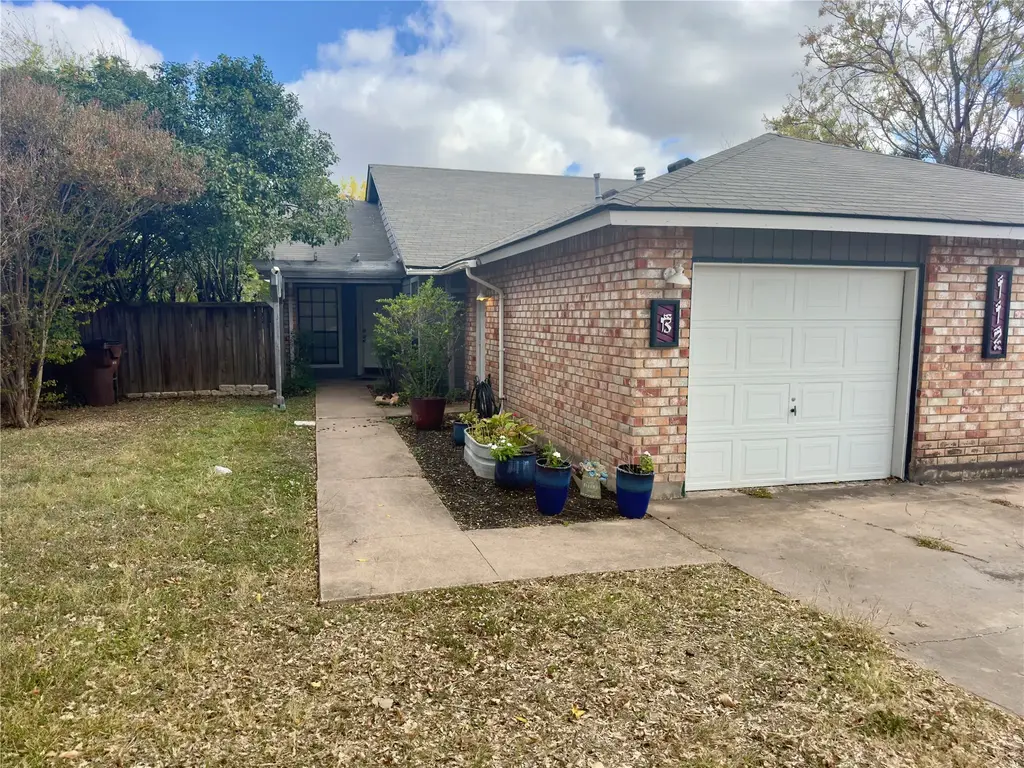 112 B Mockingbird Lane, Lockhart