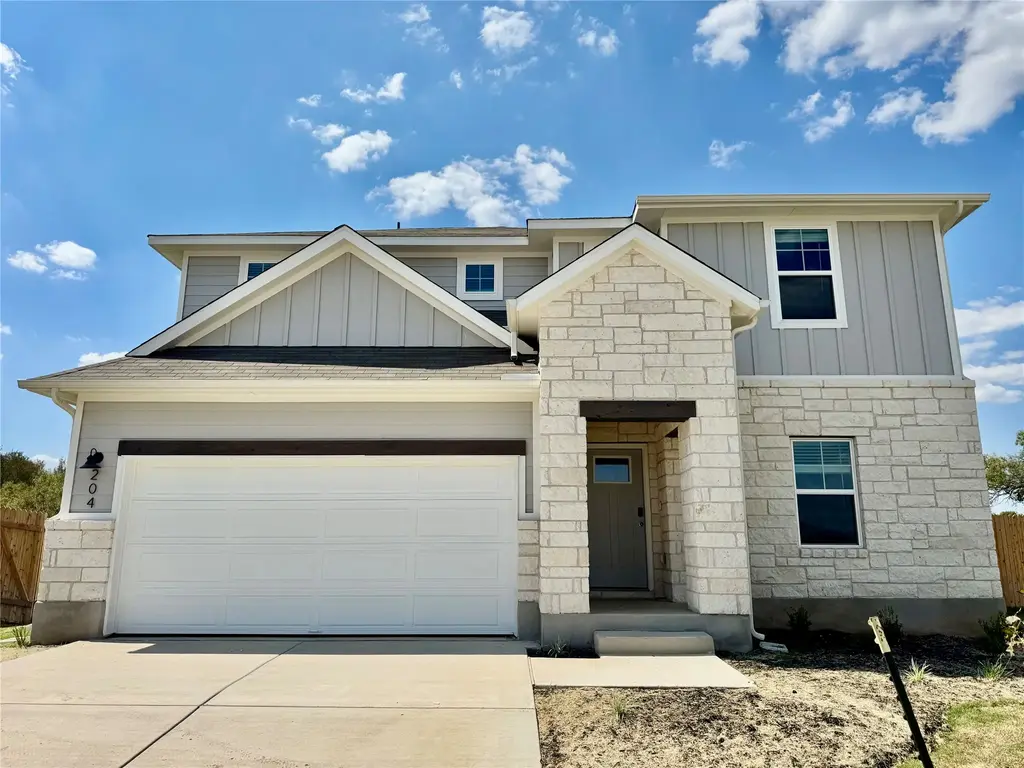 204 Coopers Hawk Crest, Cedar Creek