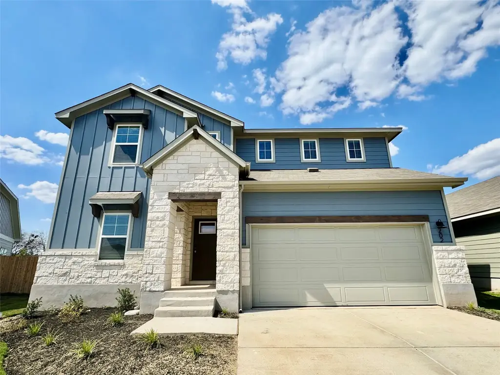 202 Coopers Hawk Crest, Cedar Creek
