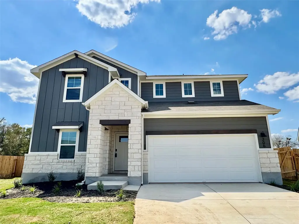 206 Coopers Hawk Crest, Cedar Creek