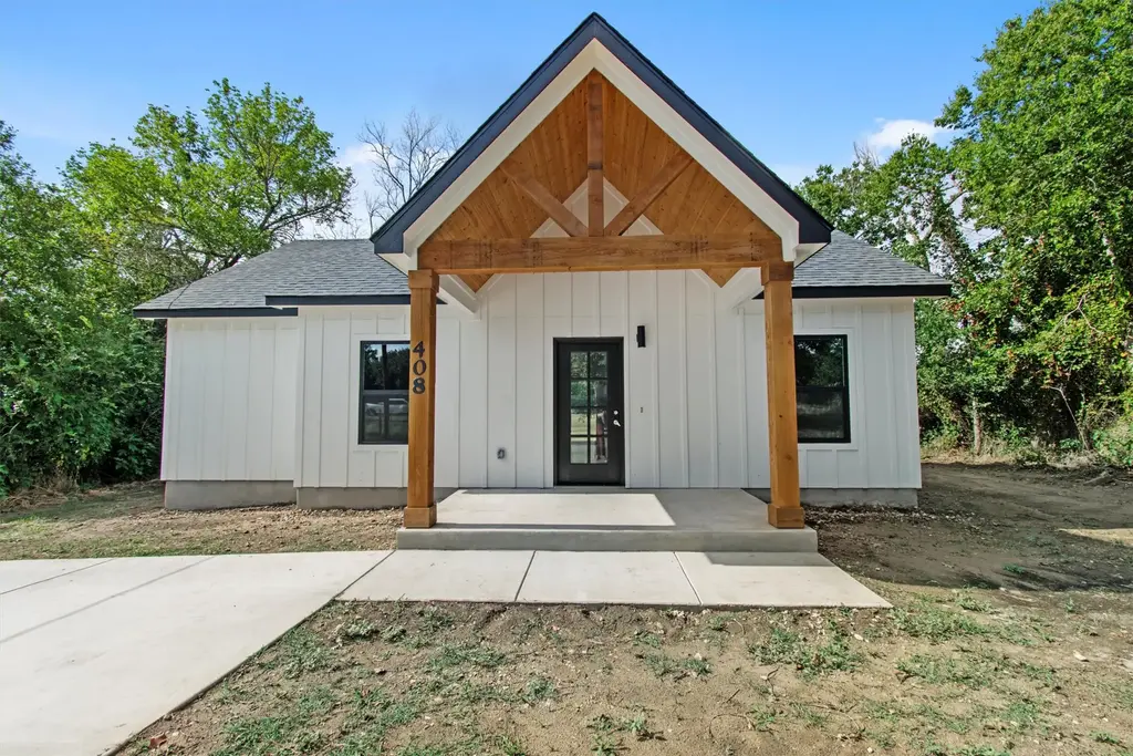 408 Griffin Street, Luling