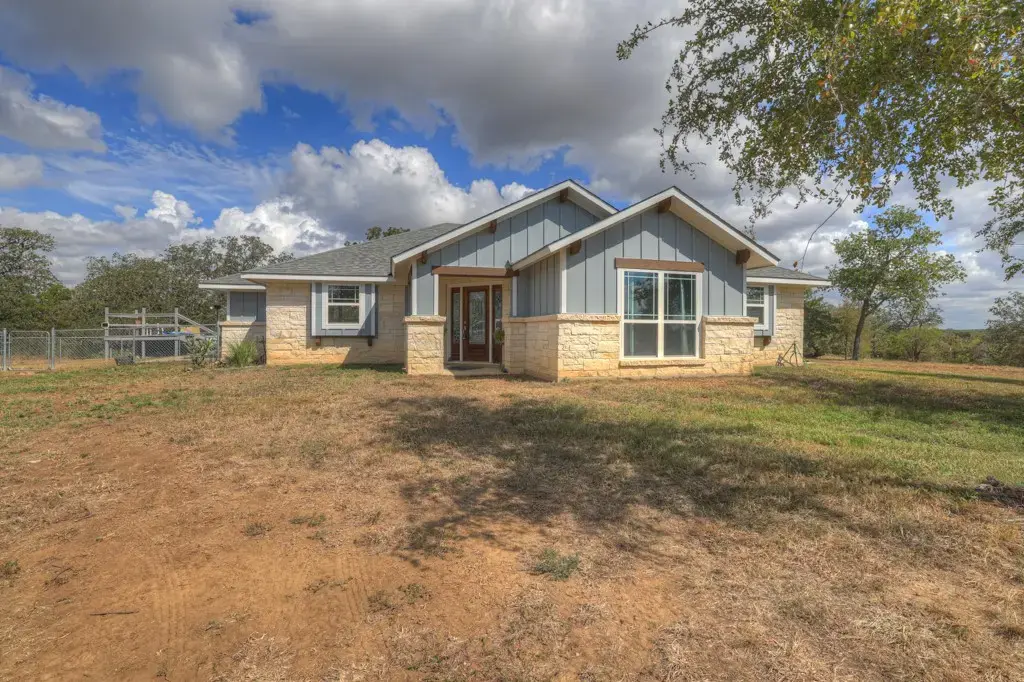 2354 Fm 2438, Seguin
