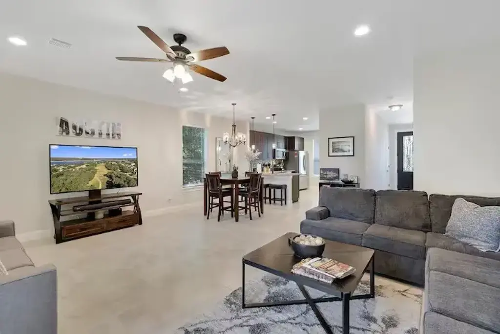 585 Demarett Drive, Point Venture