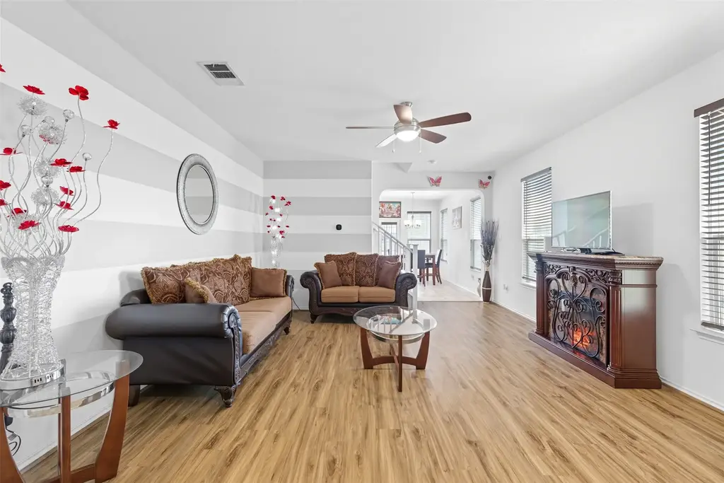13821 Virtue Street, Manor