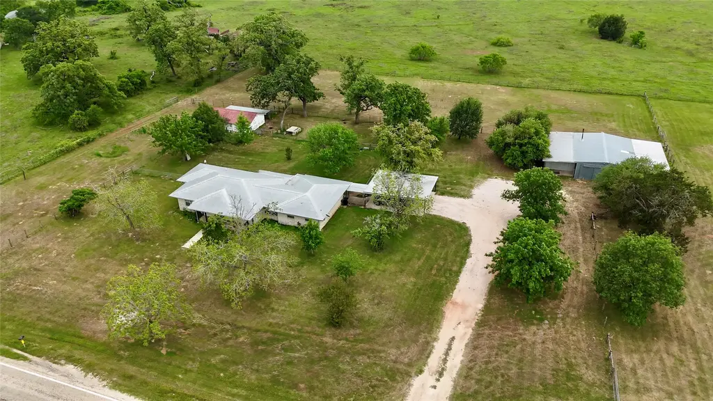 1401 Fm 112, Lexington