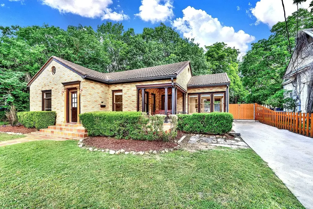 608 W Hopkins Street, San Marcos