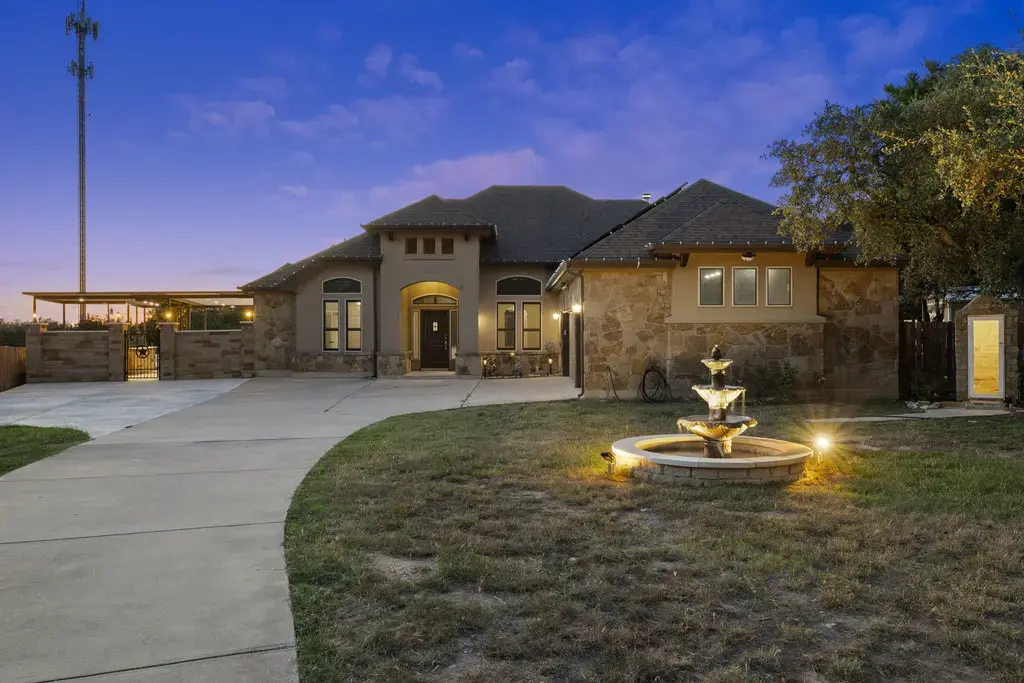 321 Sarahs Lane, Liberty Hill