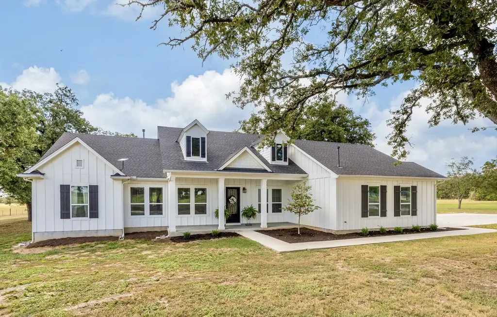 1145 W County Road 415, Lexington