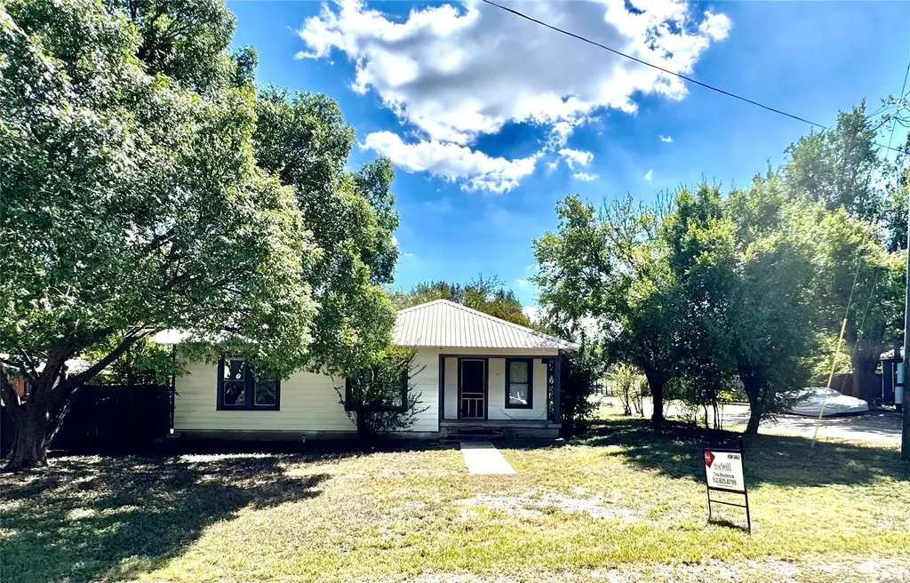 515 N Lampasas Street, Bertram