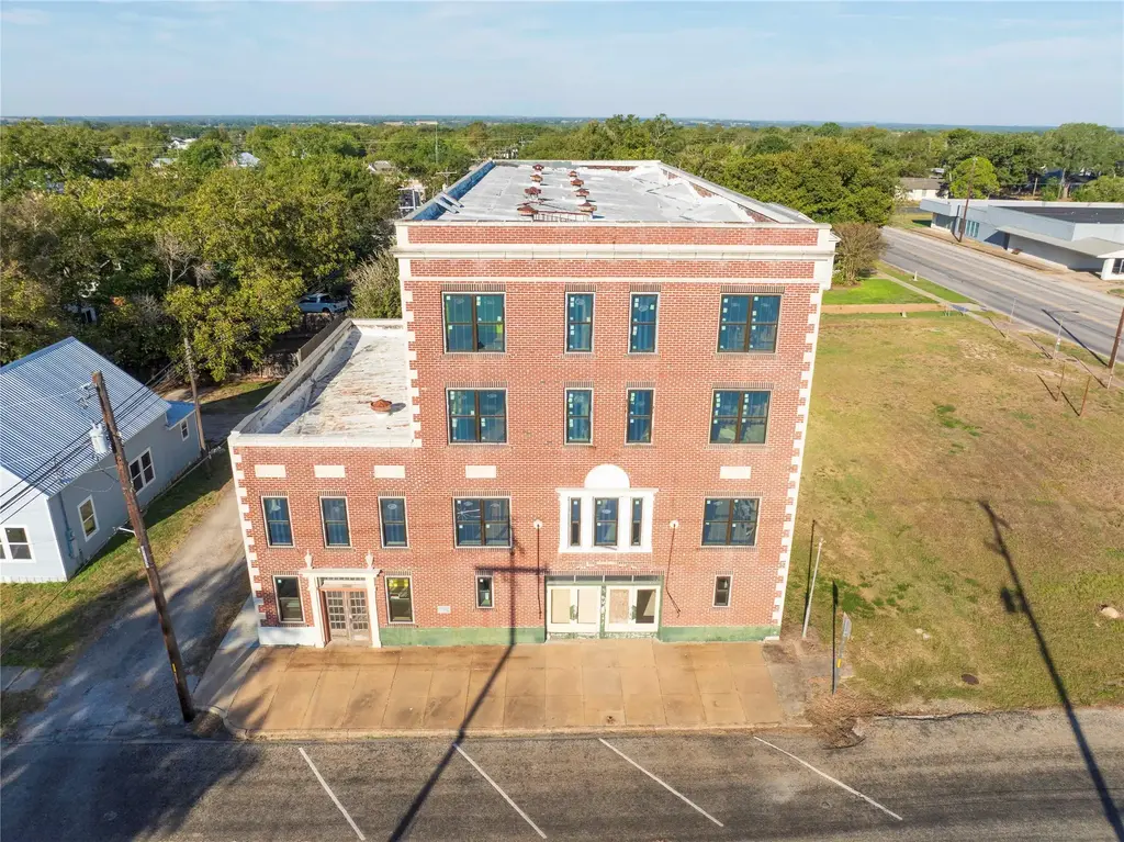 607 Lyons Avenue, Schulenburg