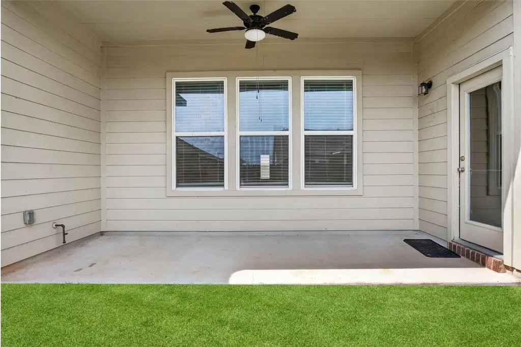 111 Joseph Hawkins Lane, Bastrop
