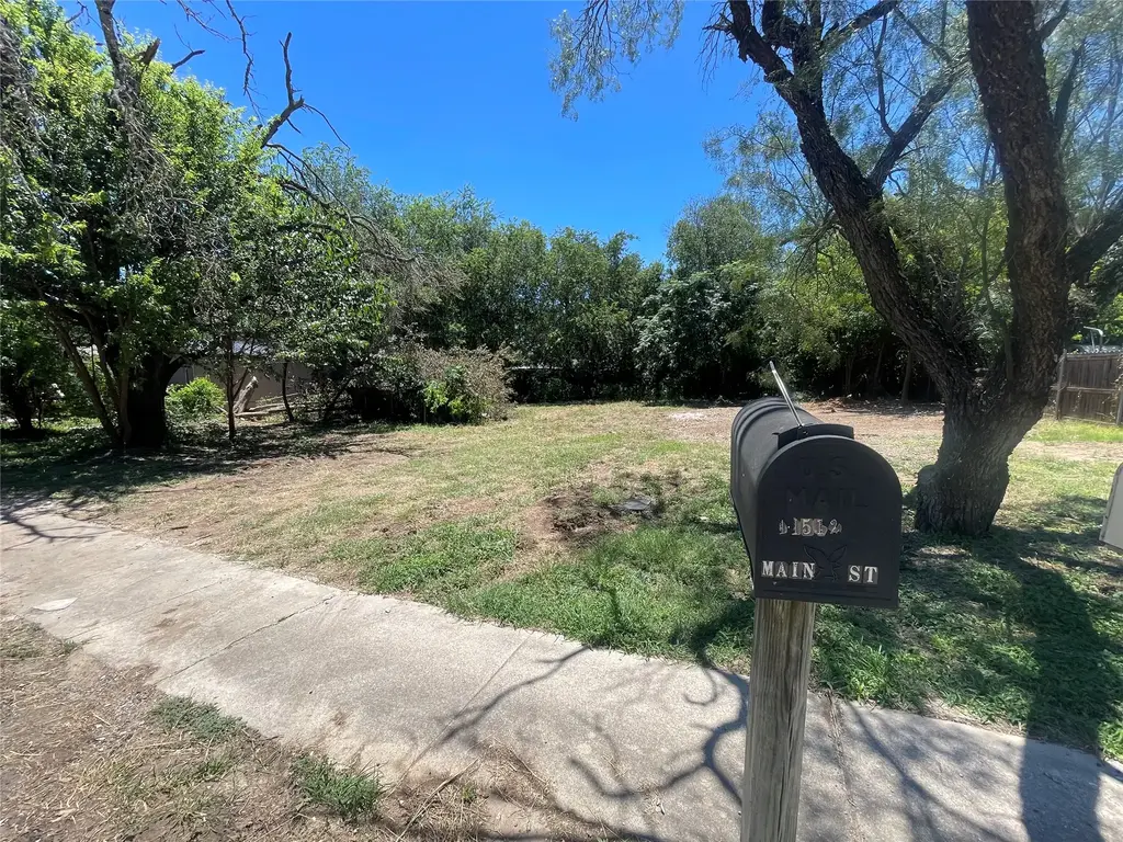 11512 Main Street, Jonestown