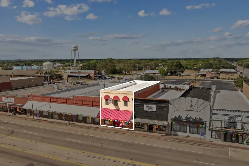 155 W Austin Street, Giddings