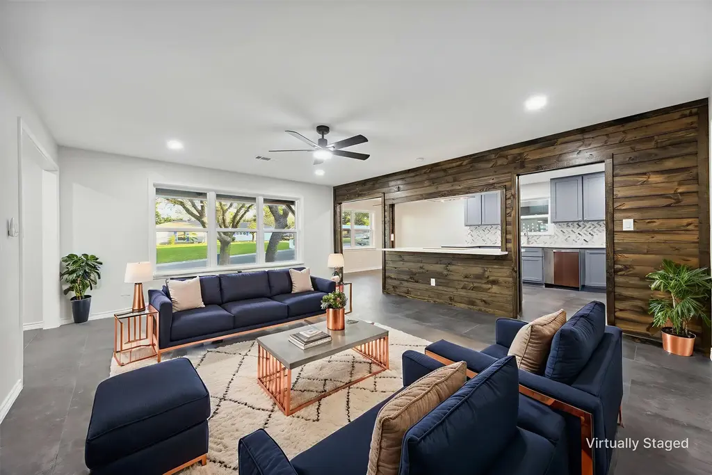 1305 W 1st Street, Lampasas