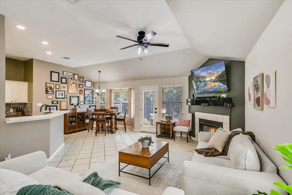 1302 Redbud Lane, Leander