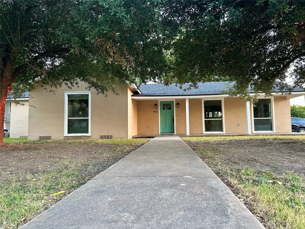 305 W Davilla Street, Granger