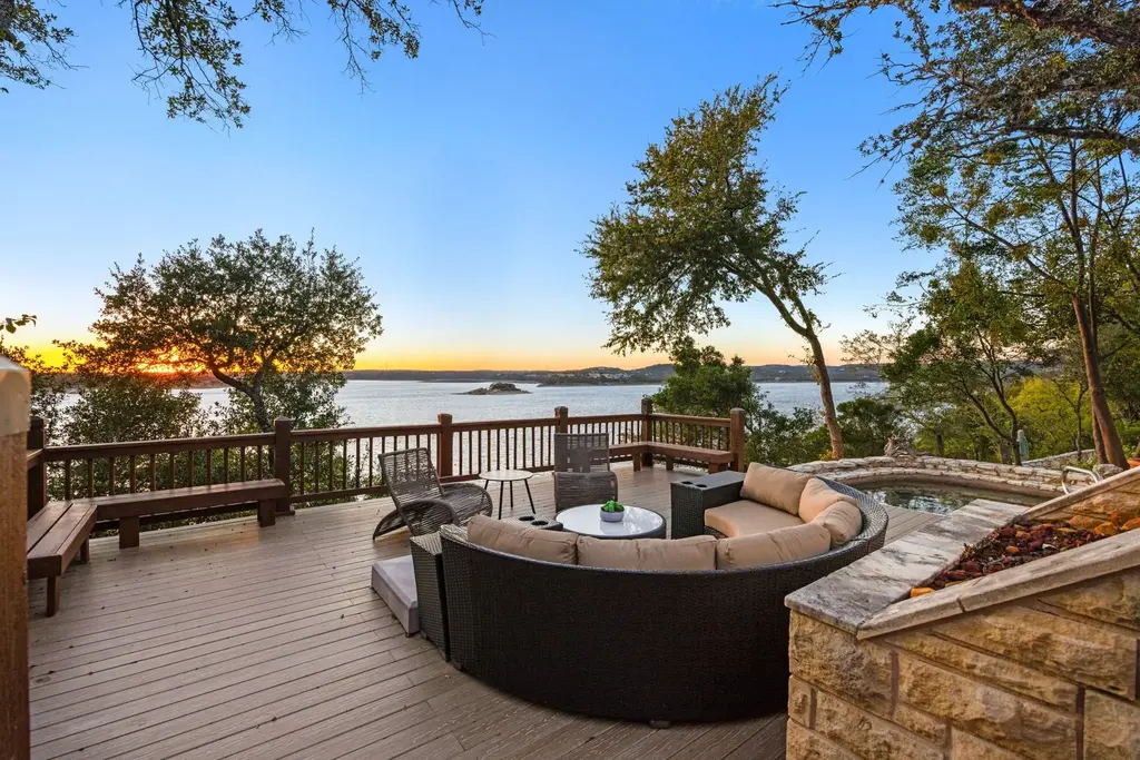 15907 Booth Circle, Volente