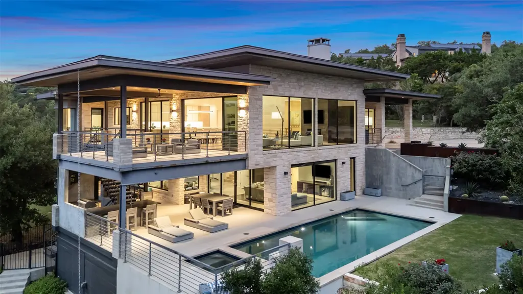 203 Buckeye Trail, West Lake Hills