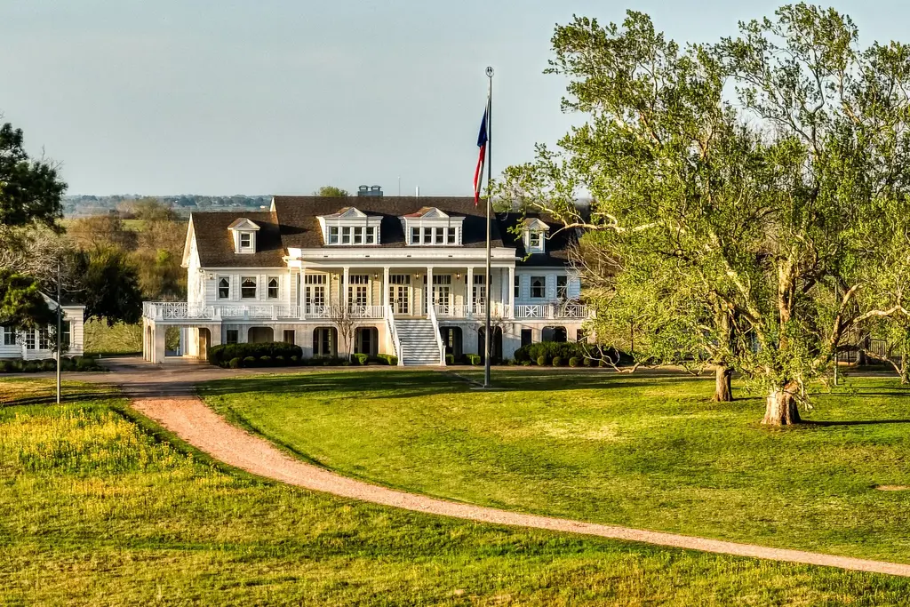 3401 Us Highway 290 Highway E, Brenham