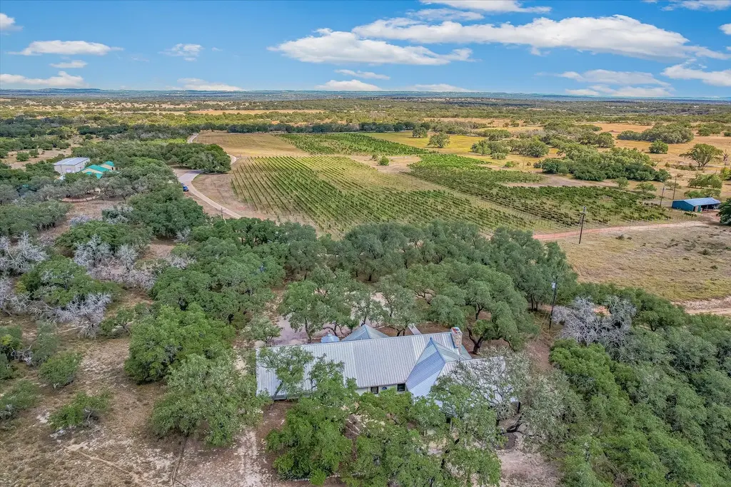878 Ranch Road 2766, Johnson City