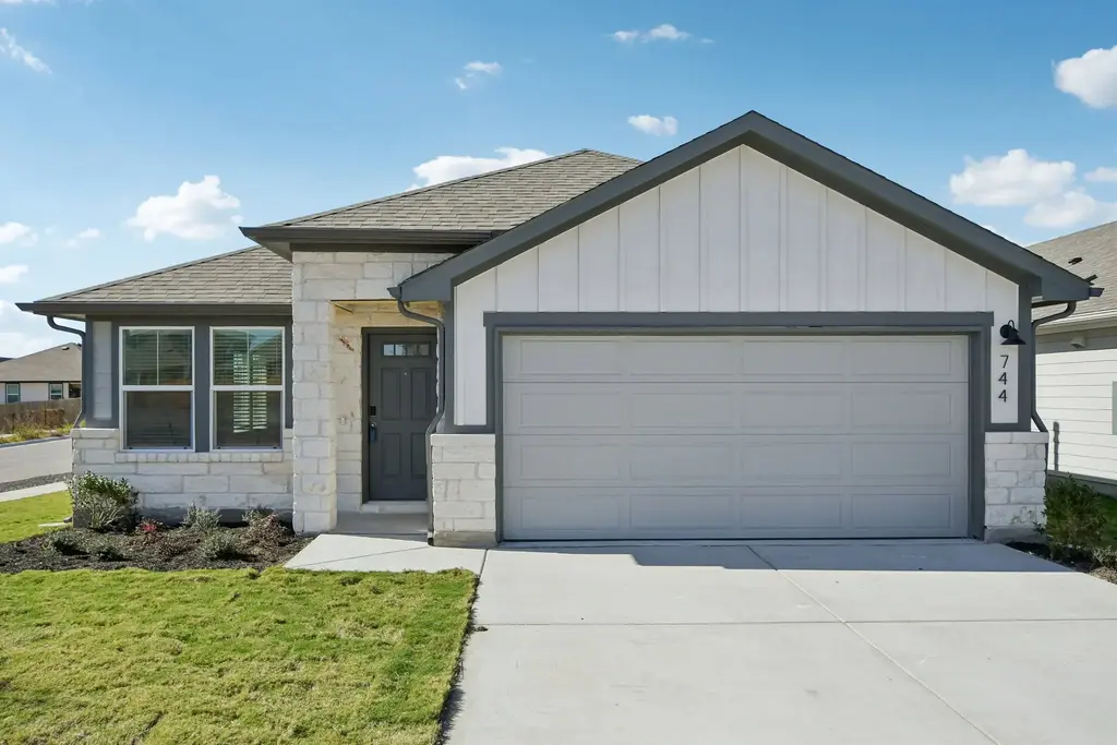 744 Universal Drive, Hutto