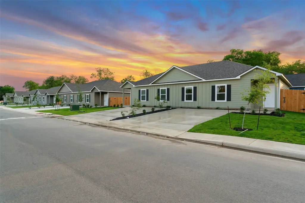 606 Hudson Street 608, Seguin