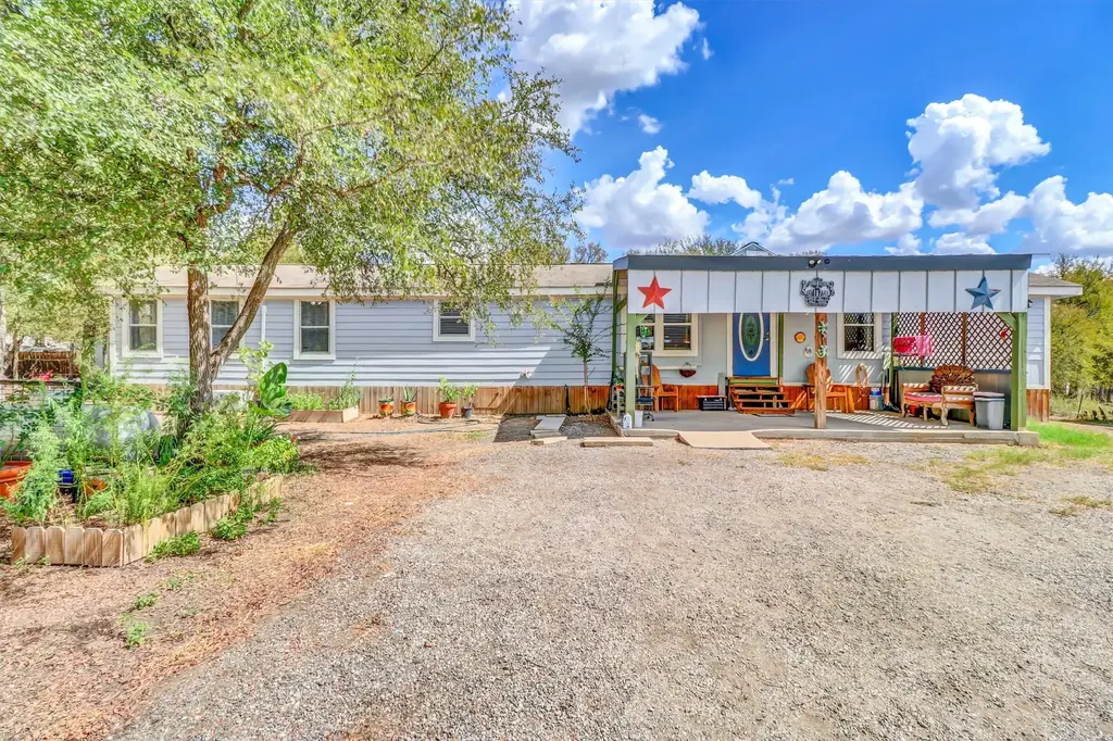 107 Sw Forest Hill Cove, Dale