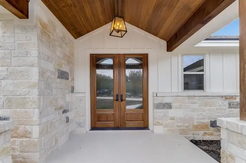 914 W Oak Ridge Drive, Marble Falls