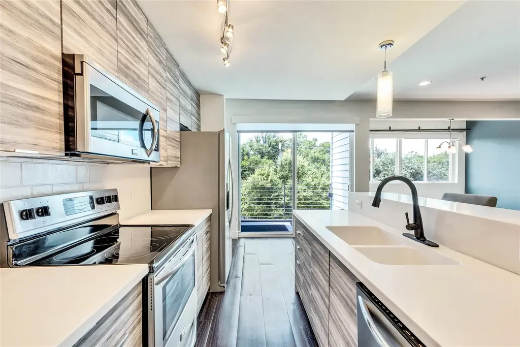 604 N Bluff Drive 105, Austin