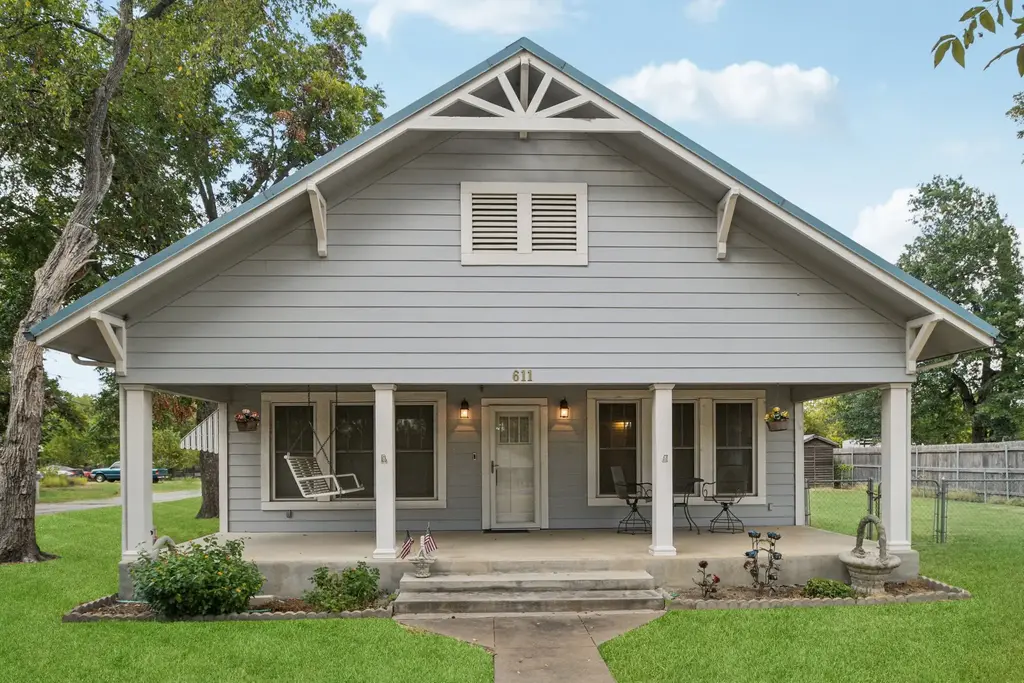 611 N Main Street, Elgin