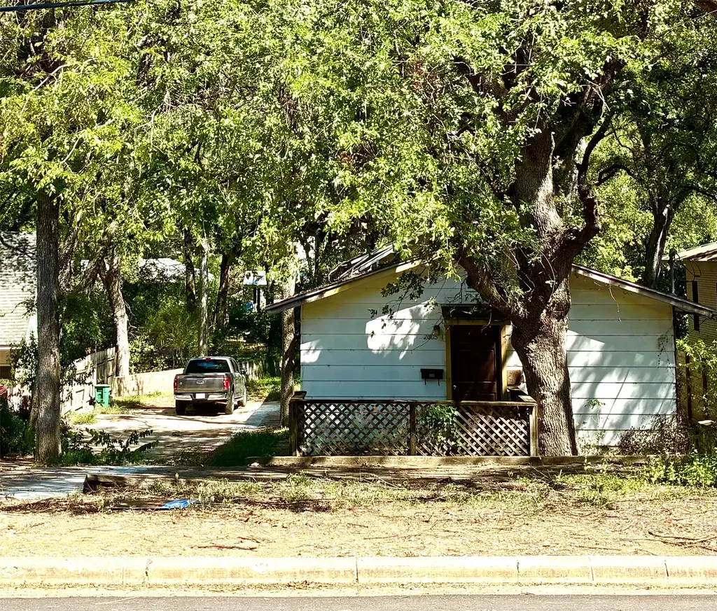 2005 Sharon Lane, Austin