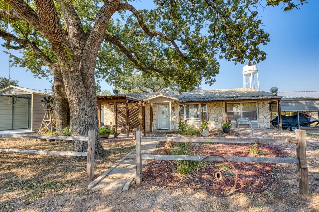 403 South Drive, Kingsland