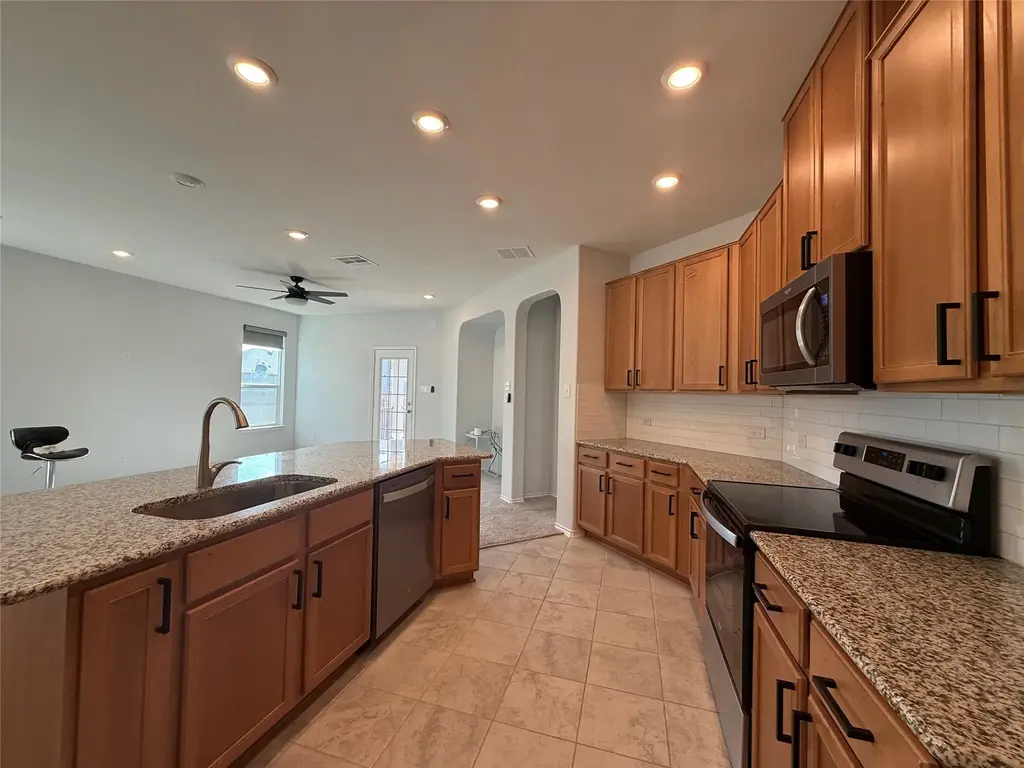 216 Bougainvillea Loop, Georgetown