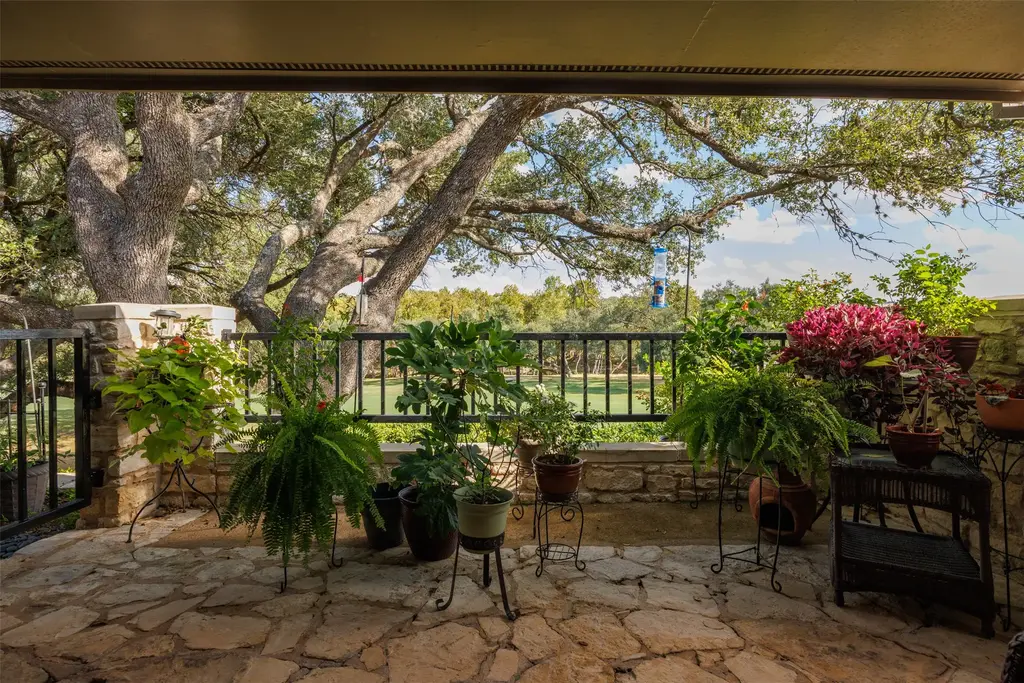 116 W Eagle Drive, The Hills