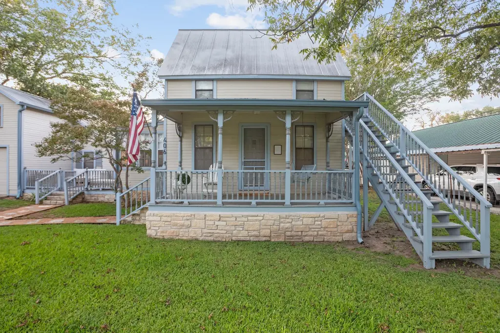 406 N Acorn Street, Fredericksburg