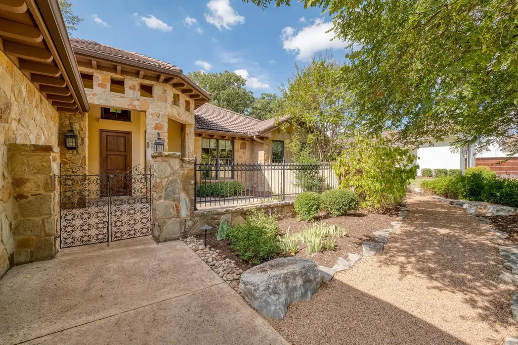 205 Flint Ridge Trail, Georgetown