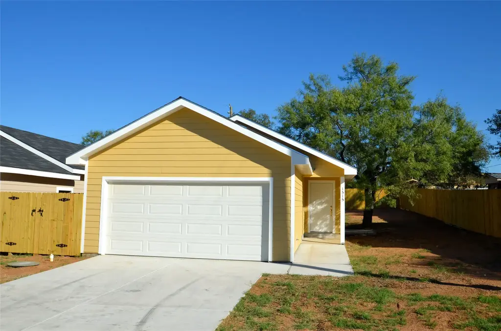 1515 Navajo Trail, Kingsland
