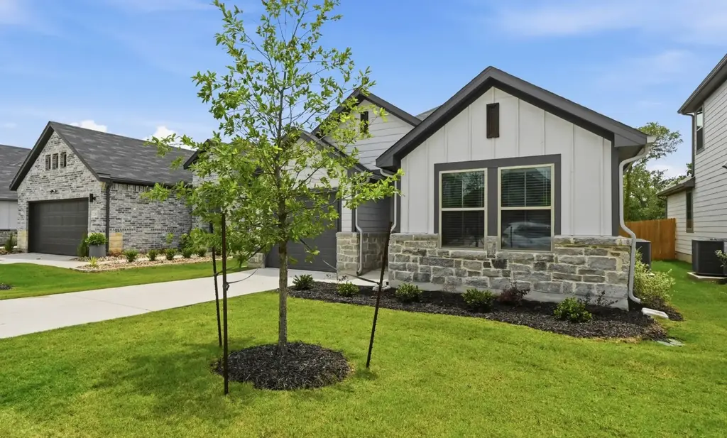 332 Bendecido Loop, Elgin