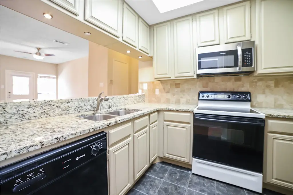 806 W 24th Street W 220, Austin