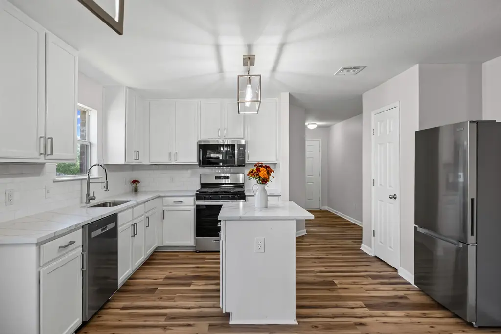 129 Lynn Crest Bend, Buda