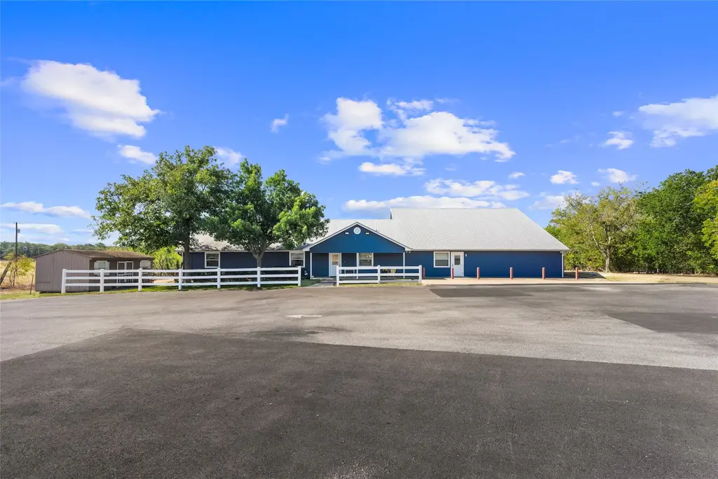989 Old Mcdade Road, Elgin