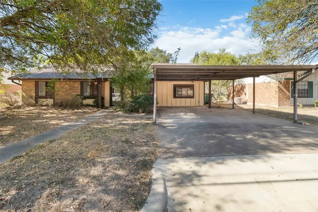 757 N Main Street, La Grange