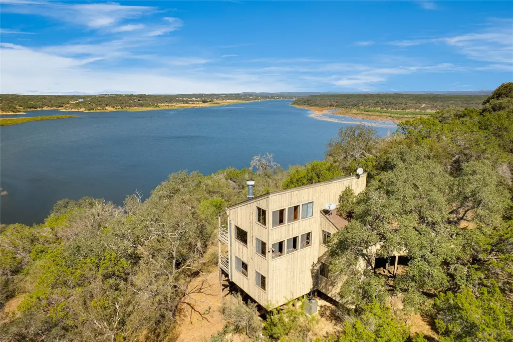 501 Coventry Road, Spicewood